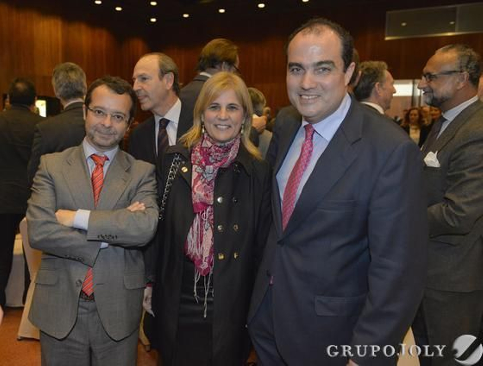 Juan Manuel Marqués, subdirector del Grupo Joly; María José García-Pelayo, alcaldesa de Jerez, y David Fernández, director de 'Diario de Jerez'. / Juan Carlos Vázquez