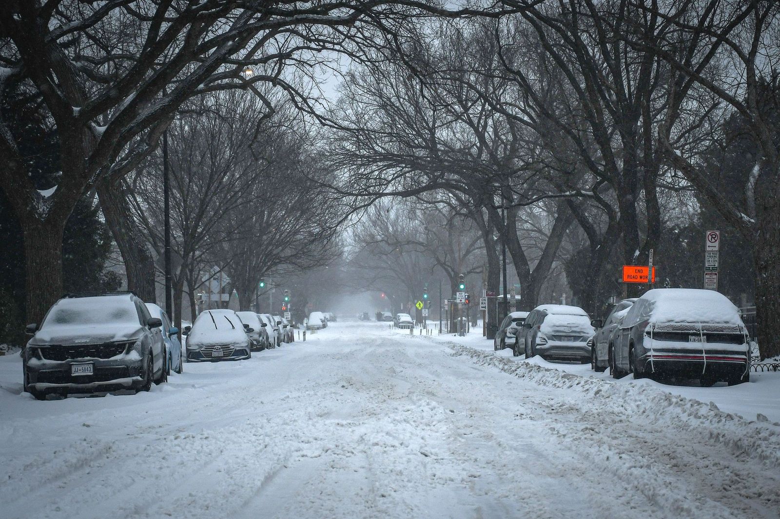 Las gélidas y blancas imágenes que deja la tormenta monstruosa en los EEUU