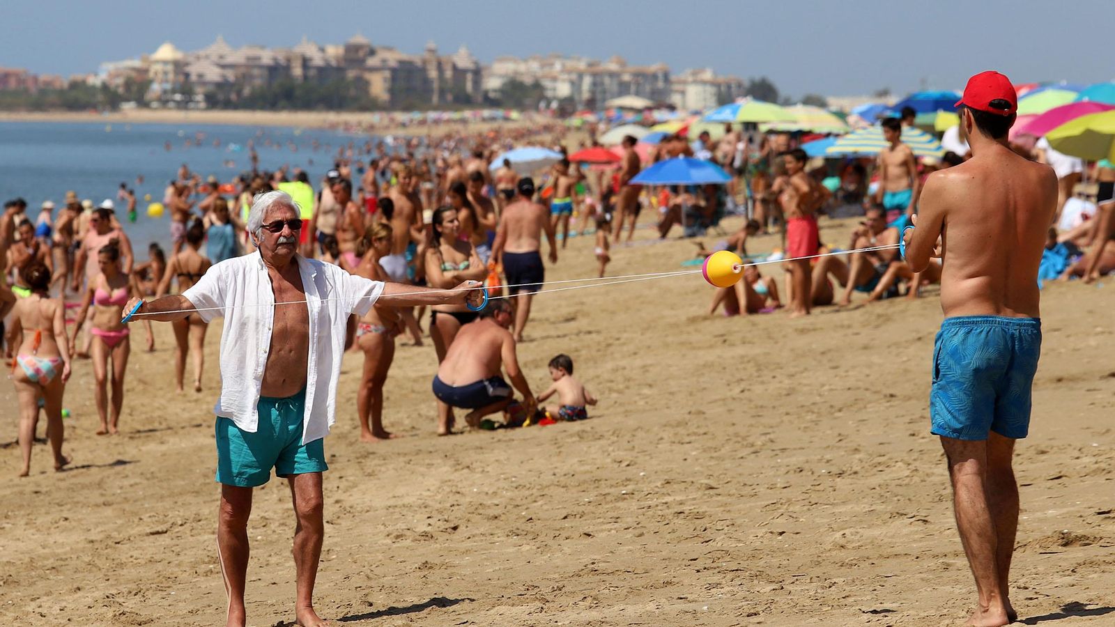 La cercanía de su gente, su clima y su entorno natural, las tres grandes razones por las que son tan felices en este pueblo onubense