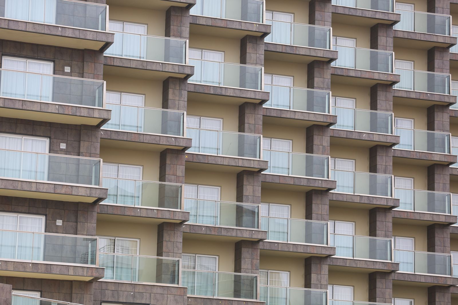 Playas cerradas en Torremolinos, la imagen del coronavirus en Málaga