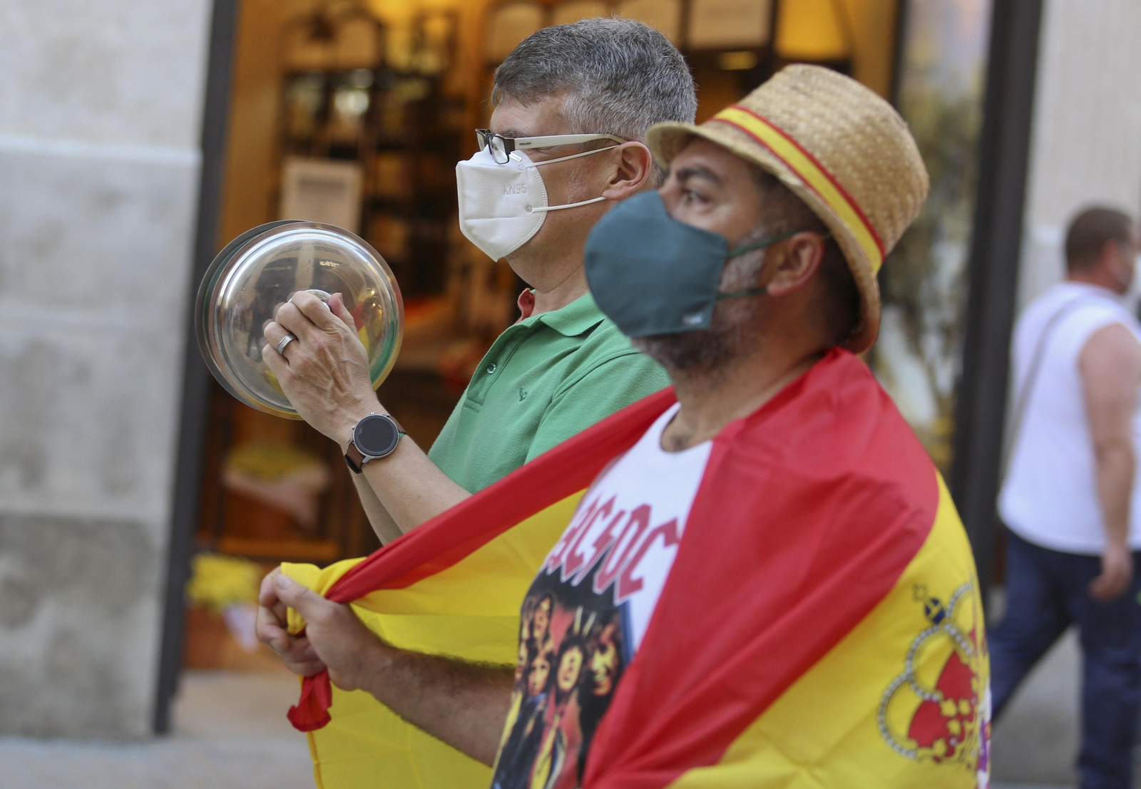 Las fotos de la cacerolada en Málaga contra el Gobierno por el coronavirus