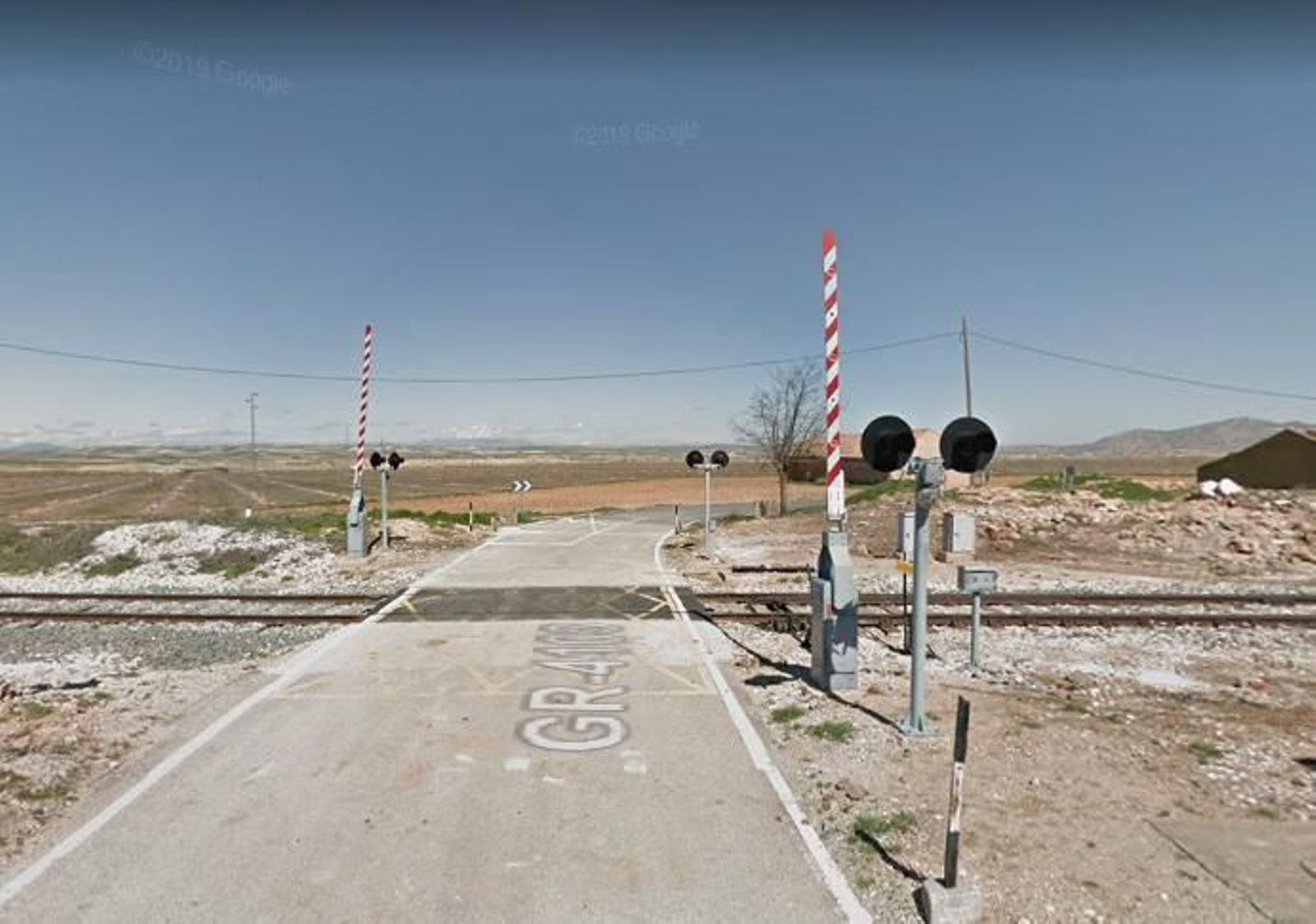 Paso a nivel de la estación de Huélago