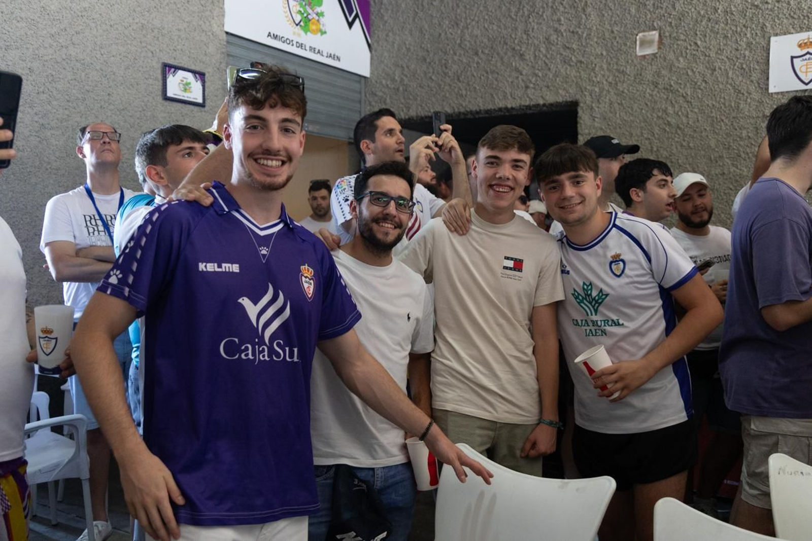 El épico recibimiento de la afición lagarta al Real Jaén, en imágenes