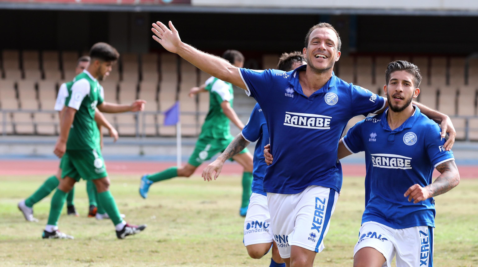 Jorge Herrero celebra el gol que hizo al Guadalcacín en la primera vuelta.