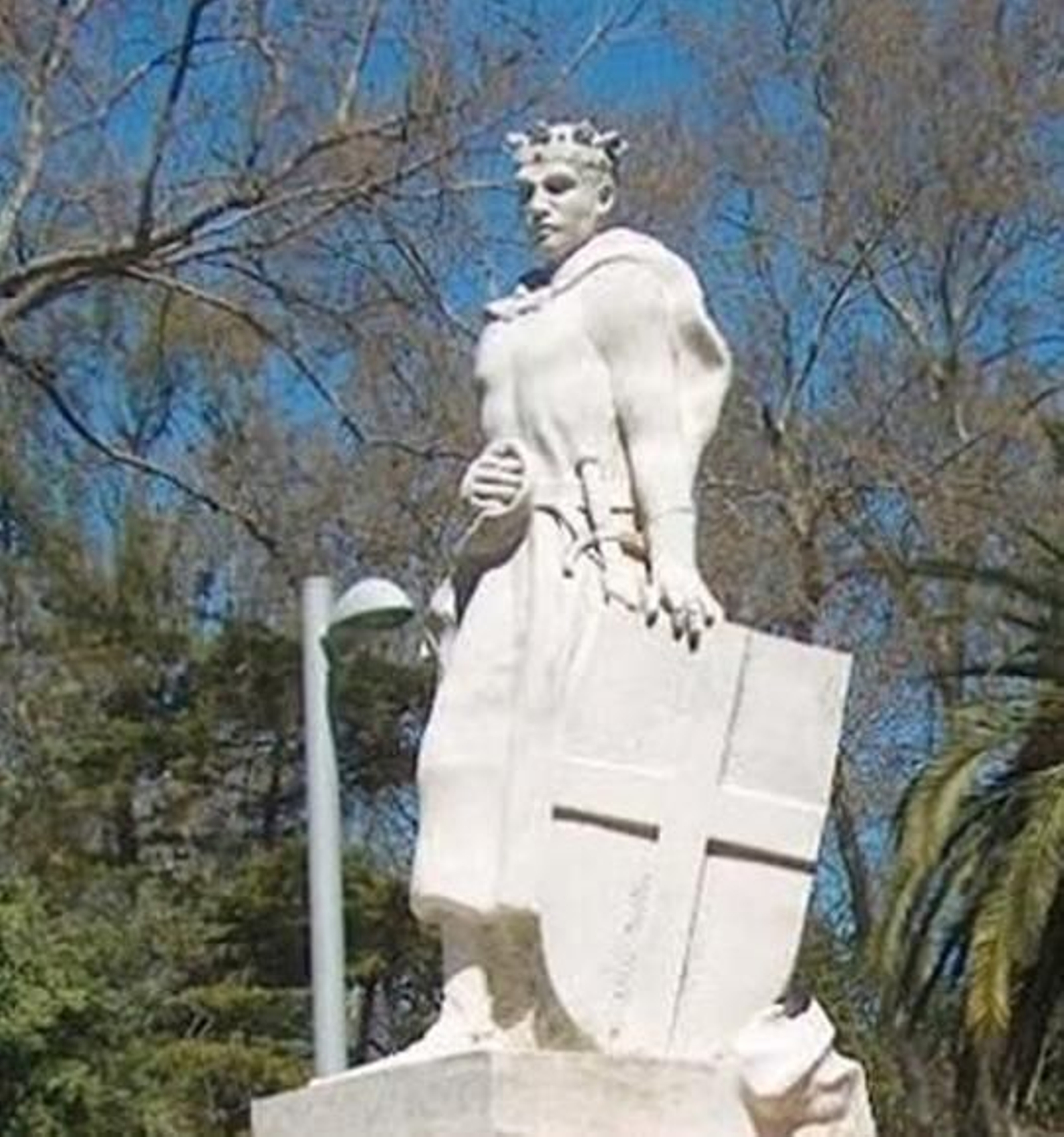 Estatua de Alfonso XI en Algeciras