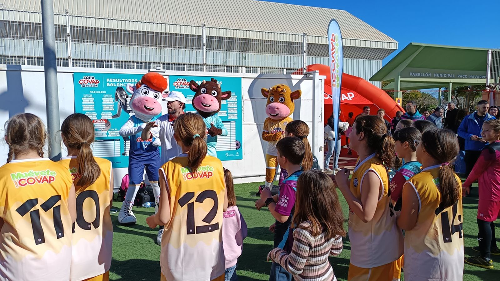 Un grupo de participantes durante una de las actividades desarrolladas el pasado año durante la Copa COVAP.