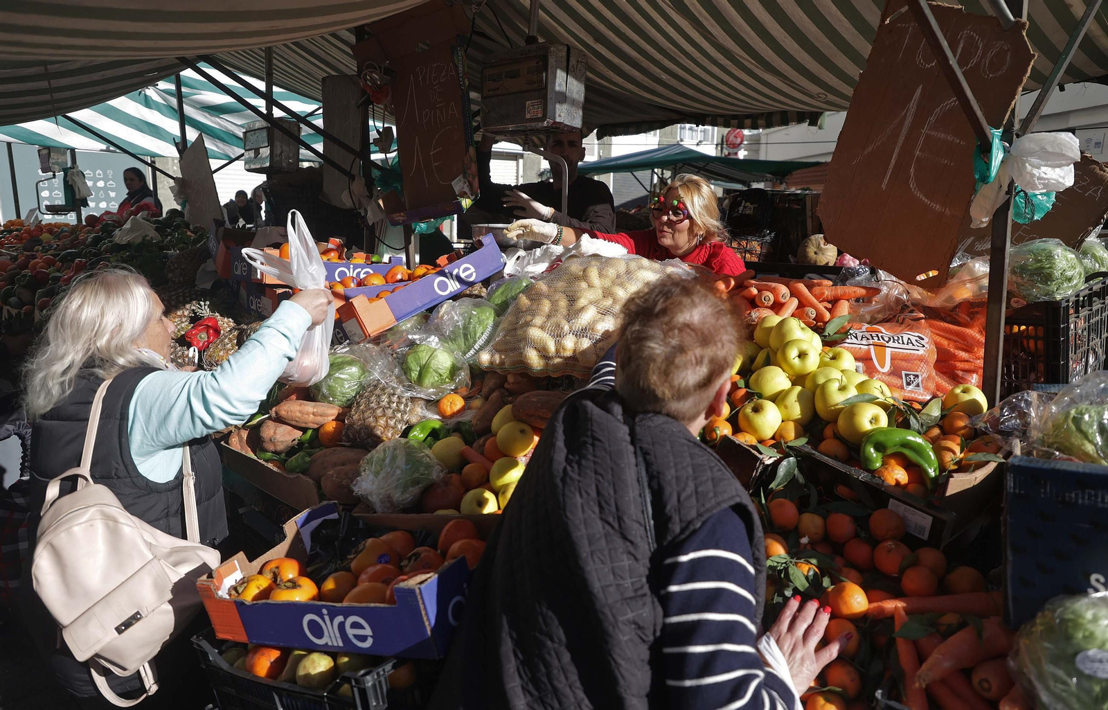 Fotos de las últimas compras en Algeciras para la cena de Nochebuena