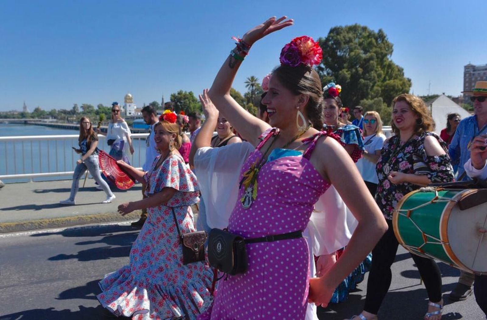 Las imágenes de la Hermandad del Rocío del Cerro saliendo de Sevilla