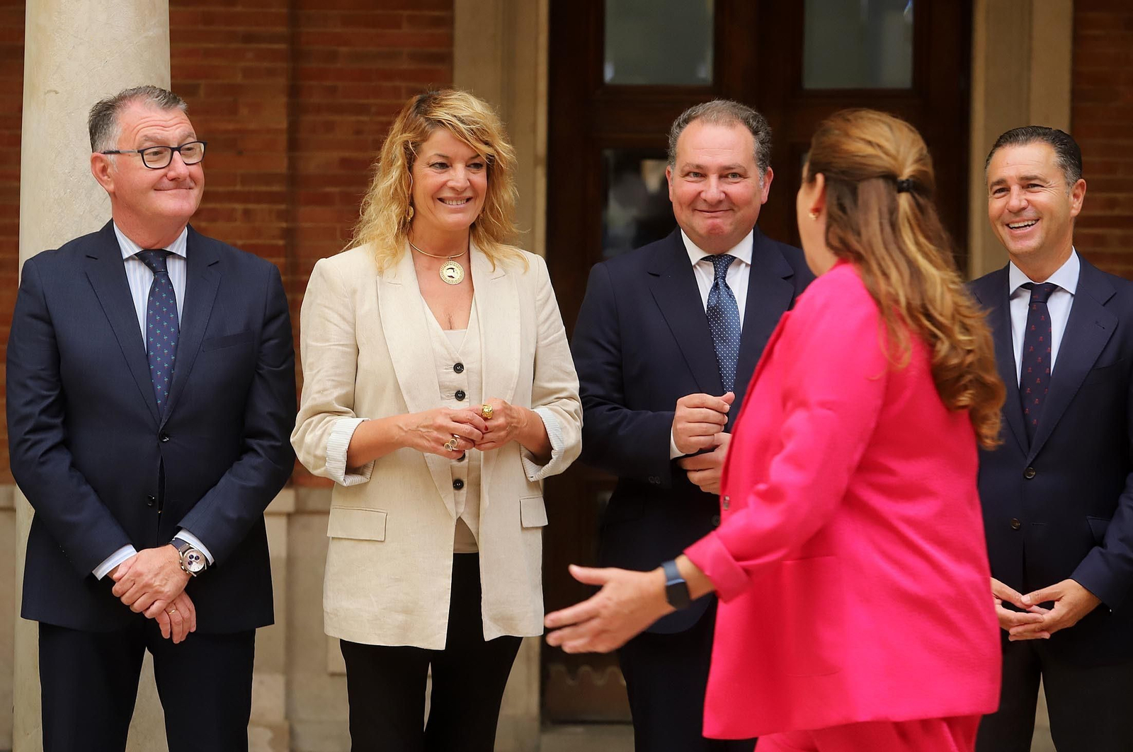 Imágenes del encuentro de Pilar Miranda con David Toscano en el Ayuntamiento de Huelva