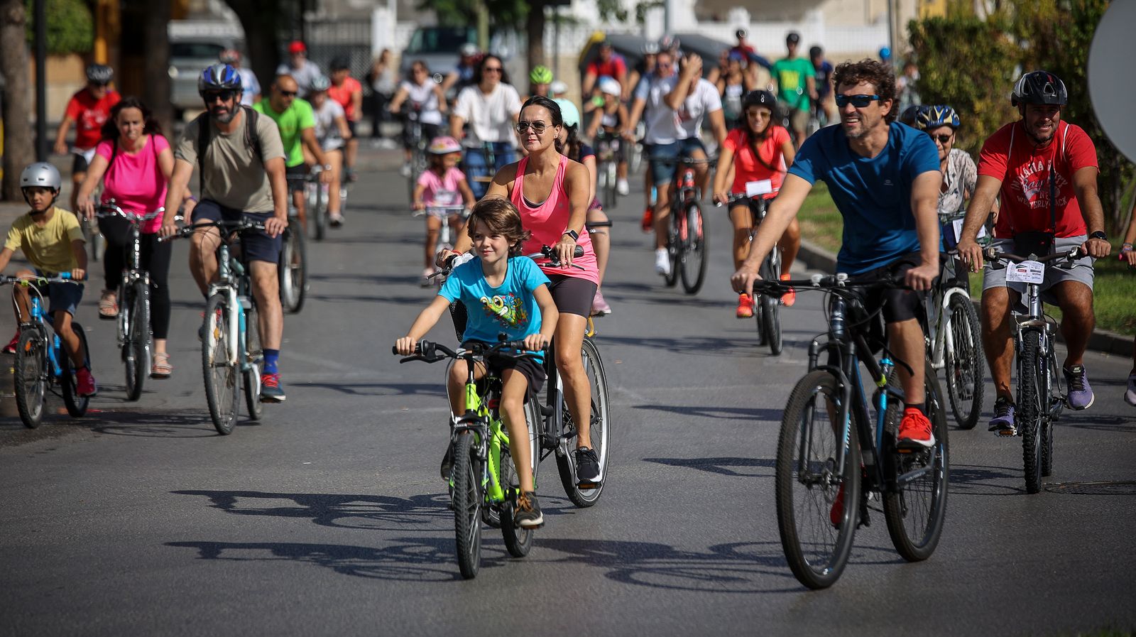 Gran ambiente en la fiesta de la bici y la amistad