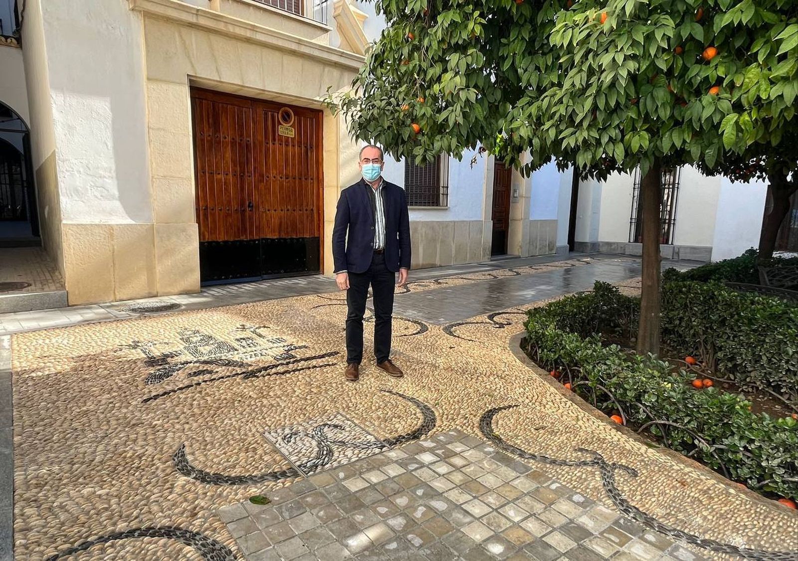 Antonio Álvarez, en la plaza del Profesor López Neyra.