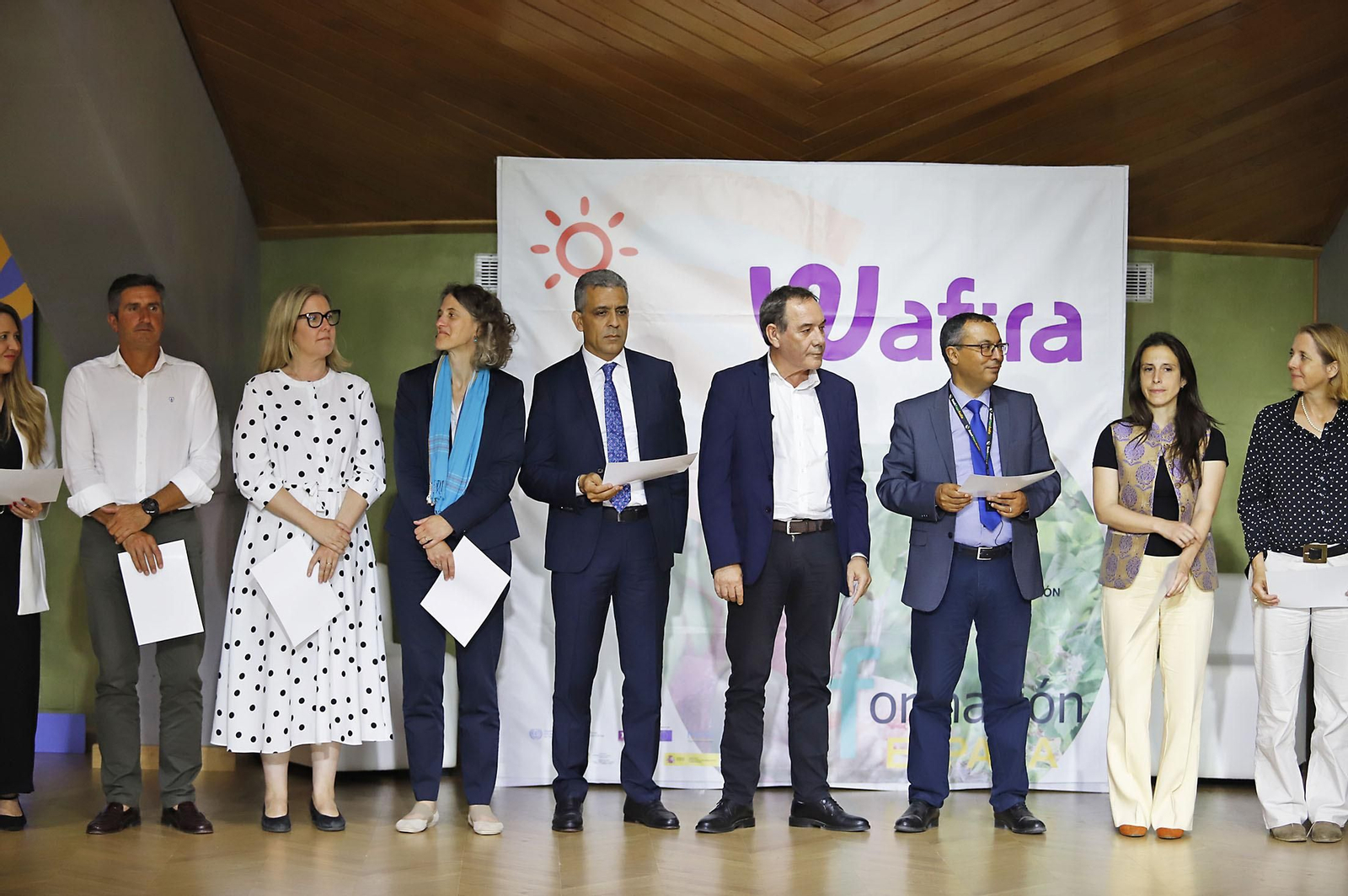 Imágenes de la entrega de los diplomas a las mujeres que han participado en el programa Wafira. Imágenes de la entrega de los diplomas a las mujeres que han participado en el programa Wafira.