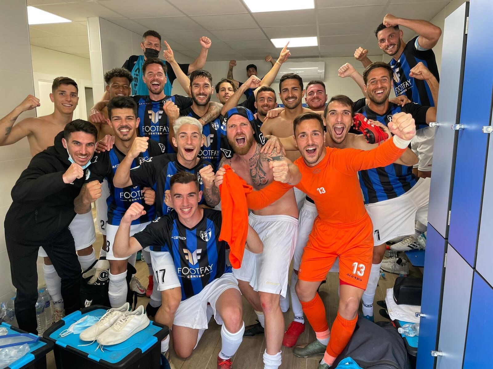 El Torremolinos celebra en Huétor Vega.