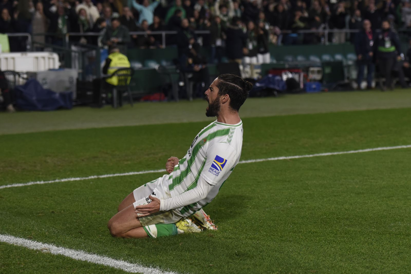 Isco celebra el gol del triunfo sobre el Granada.