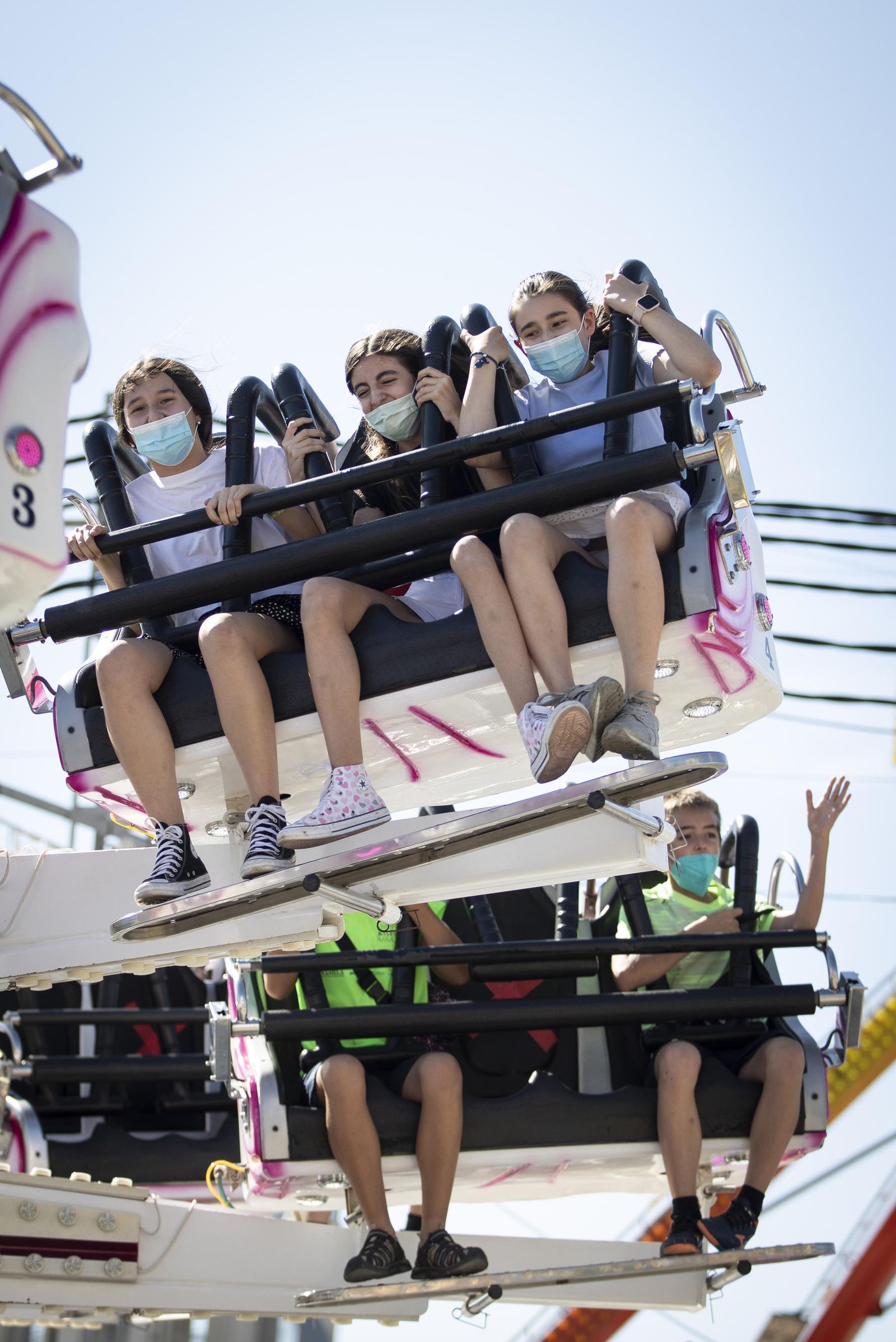 Fotos: el ferial de Granada cobra vida con los columpios