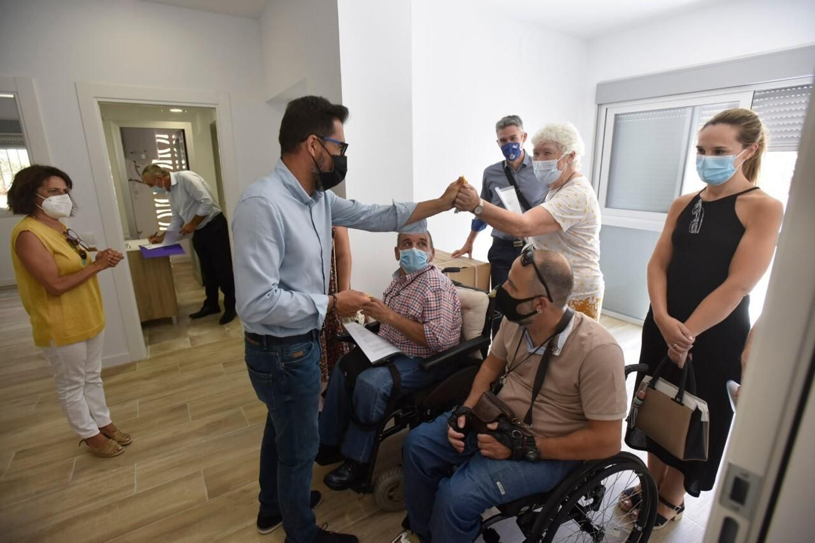 Francisco Pomares, concejal de Derechos Sociales, en el acto de entrega de las llaves. Francisco Pomares, concejal de Derechos Sociales, en el acto de entrega de las llaves.
