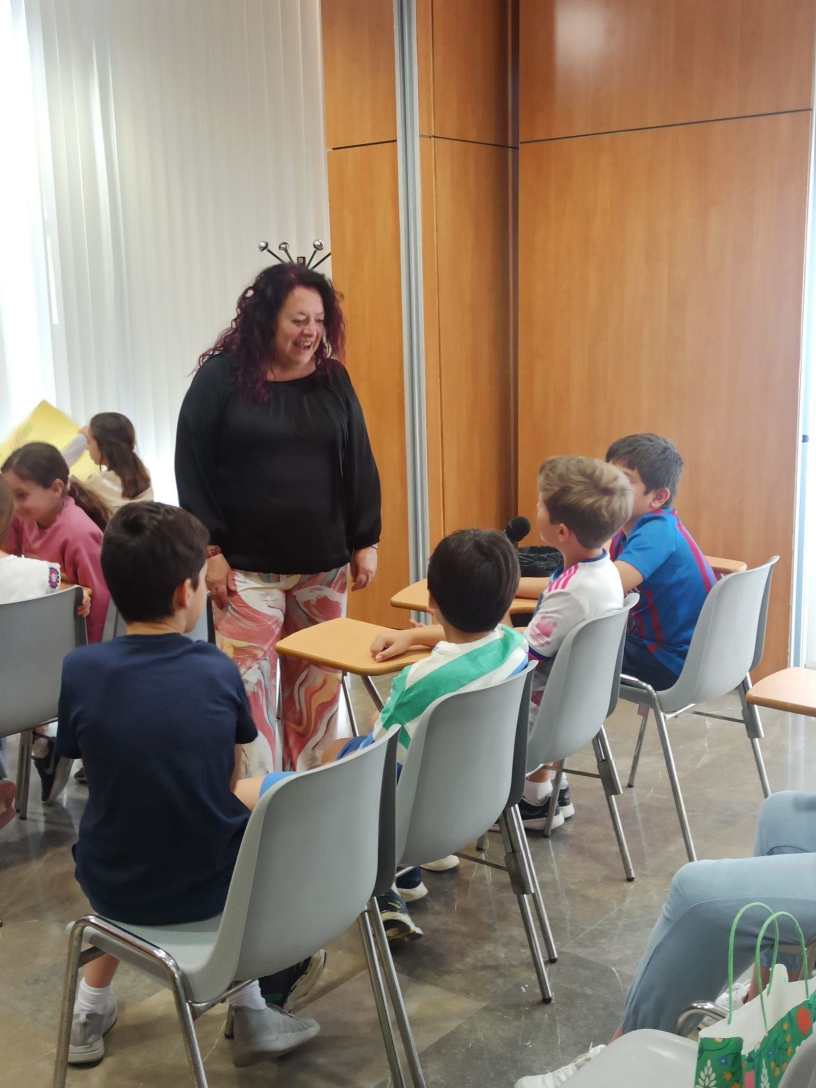 Encarnación Aguilar durante la visita al centro.