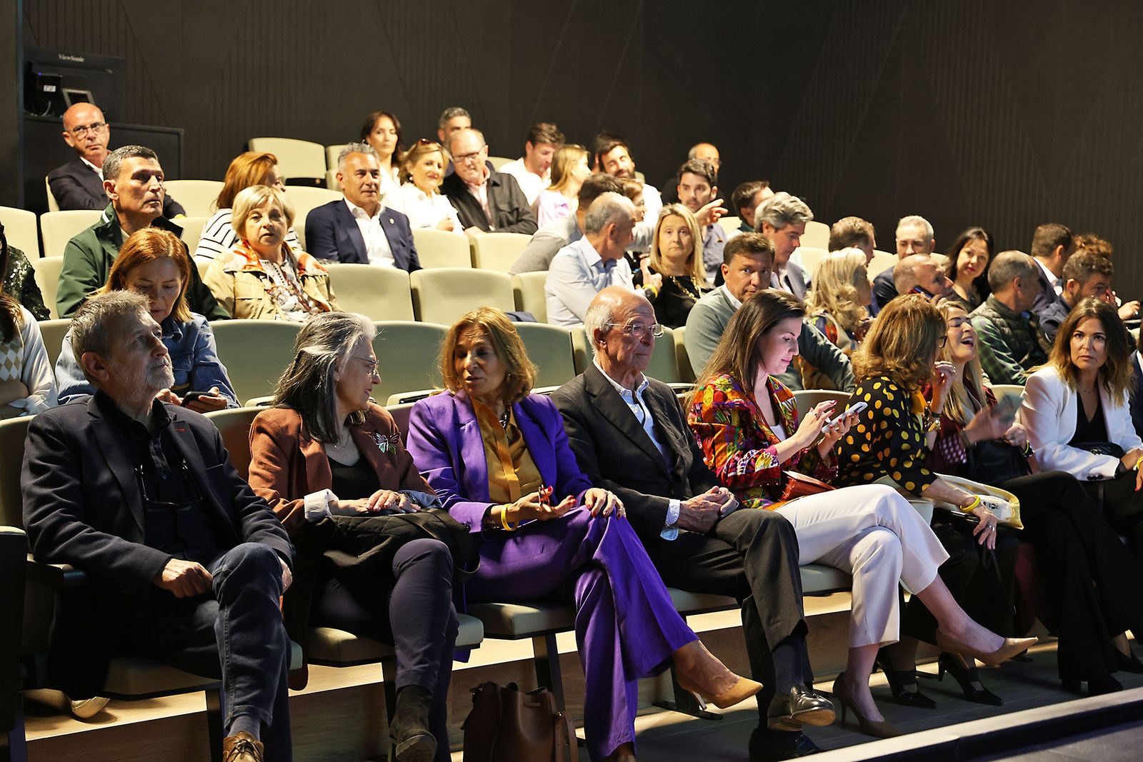 Movitransa presenta los nuevos modelos de BMW IX2 y el X2 en el complejo deportivo Lamiya