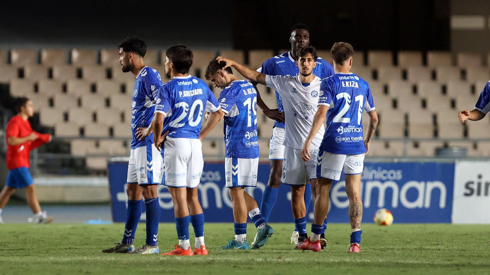 Imágenes del Xerez DFC contra el Águilas FC en Chapín