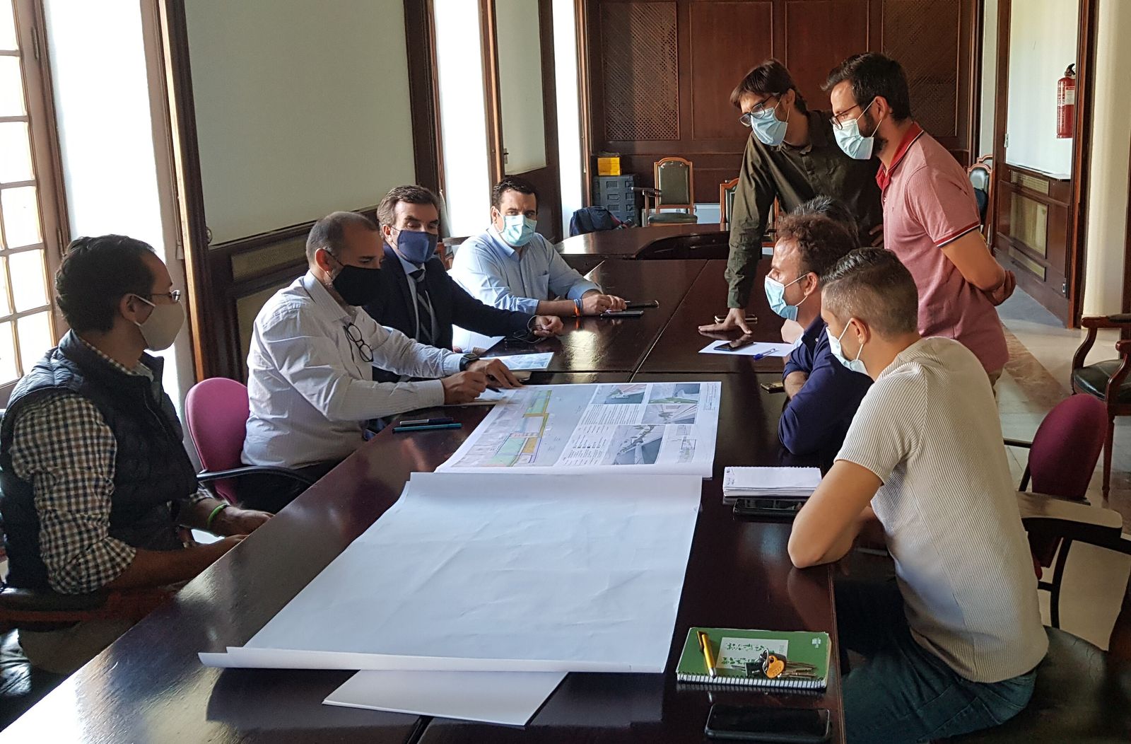 La reunión del grupo de trabajo para la elaboración de los pliegos para licitar las contratas.