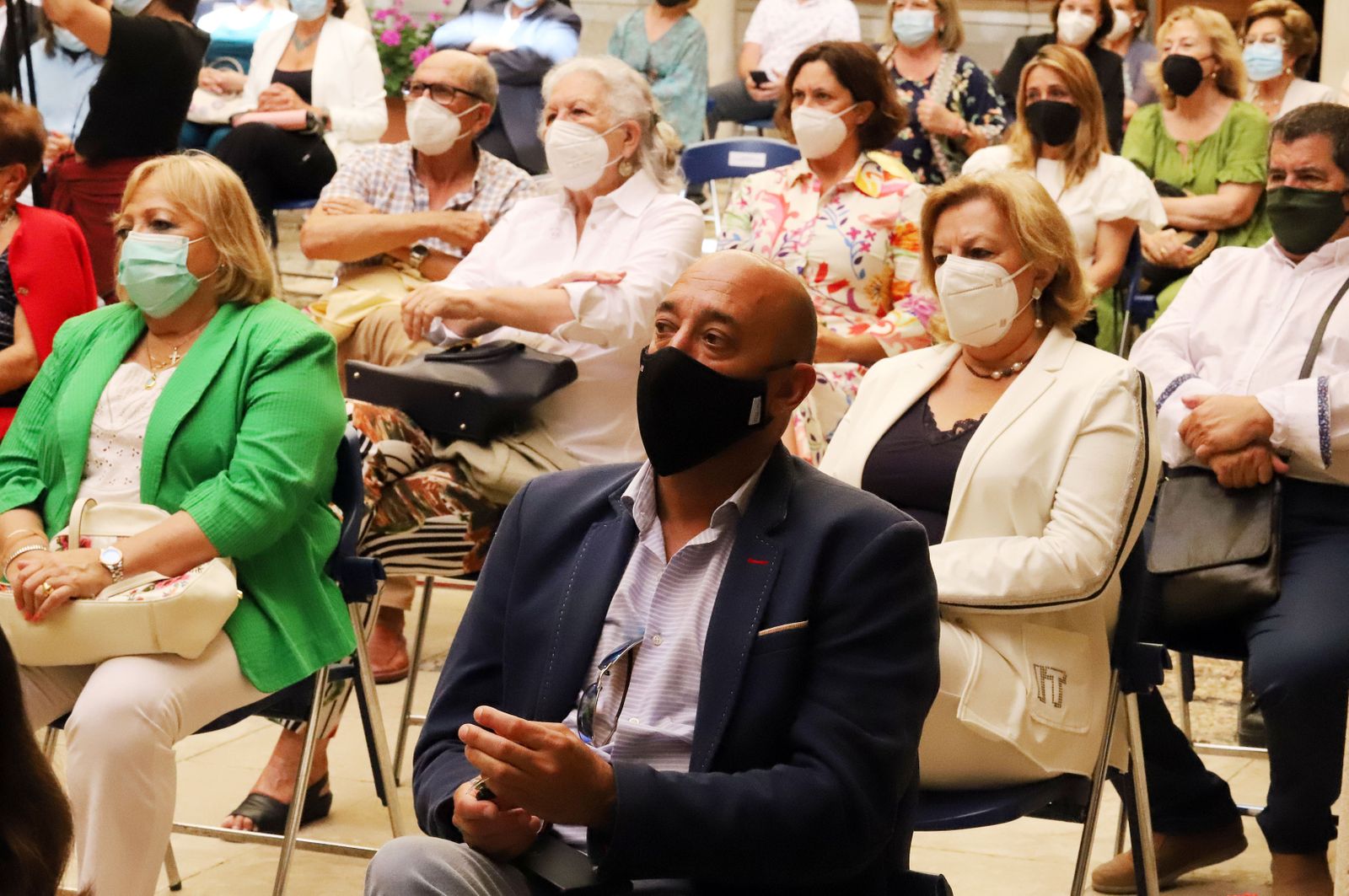 Imágenes de la entrega del Premio Marismas a Juana Carrillo y a Gabriela de la Fuente en su XIX edición