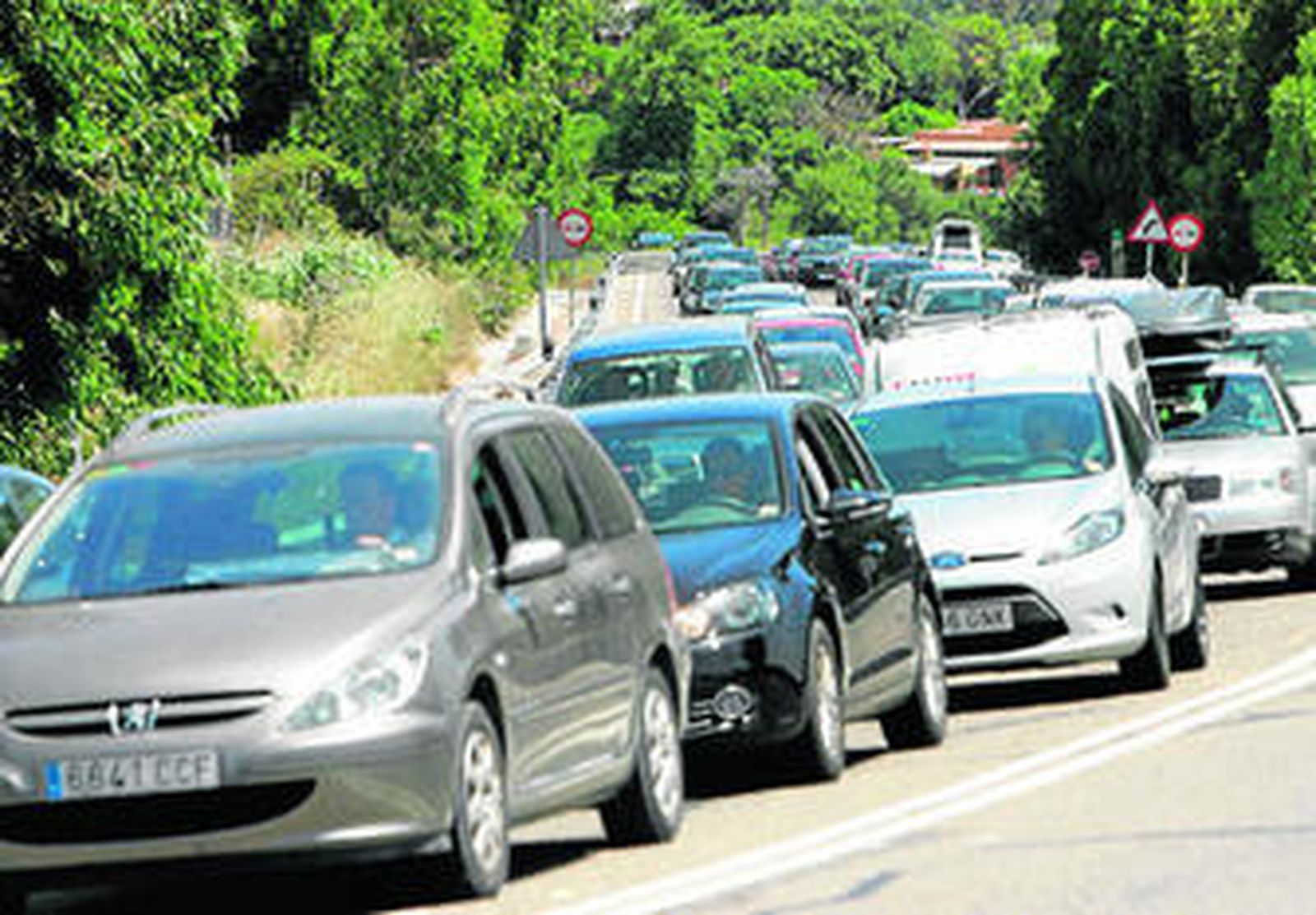 En la imagen, las colas kilométricas que se registraron ayer.