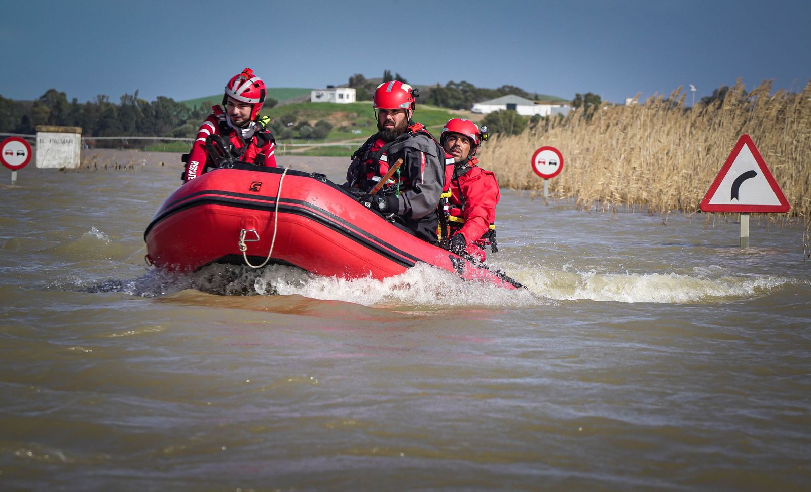 Intensa jornada en las zonas inundadas de Jerez, en imágenes