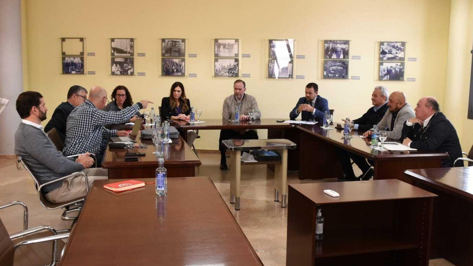 Reunión de los representantes de la plataforma '¿Y Huelva cuándo?