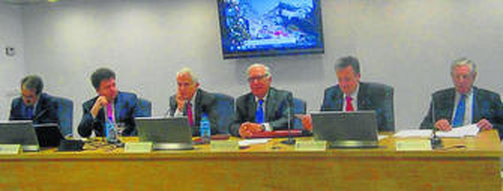 Emilio Ontiveros, Santiago Carbó, Antonio Pascual, Manuel Jesús Lagares, Juan José Rubio y Victorio Valle.