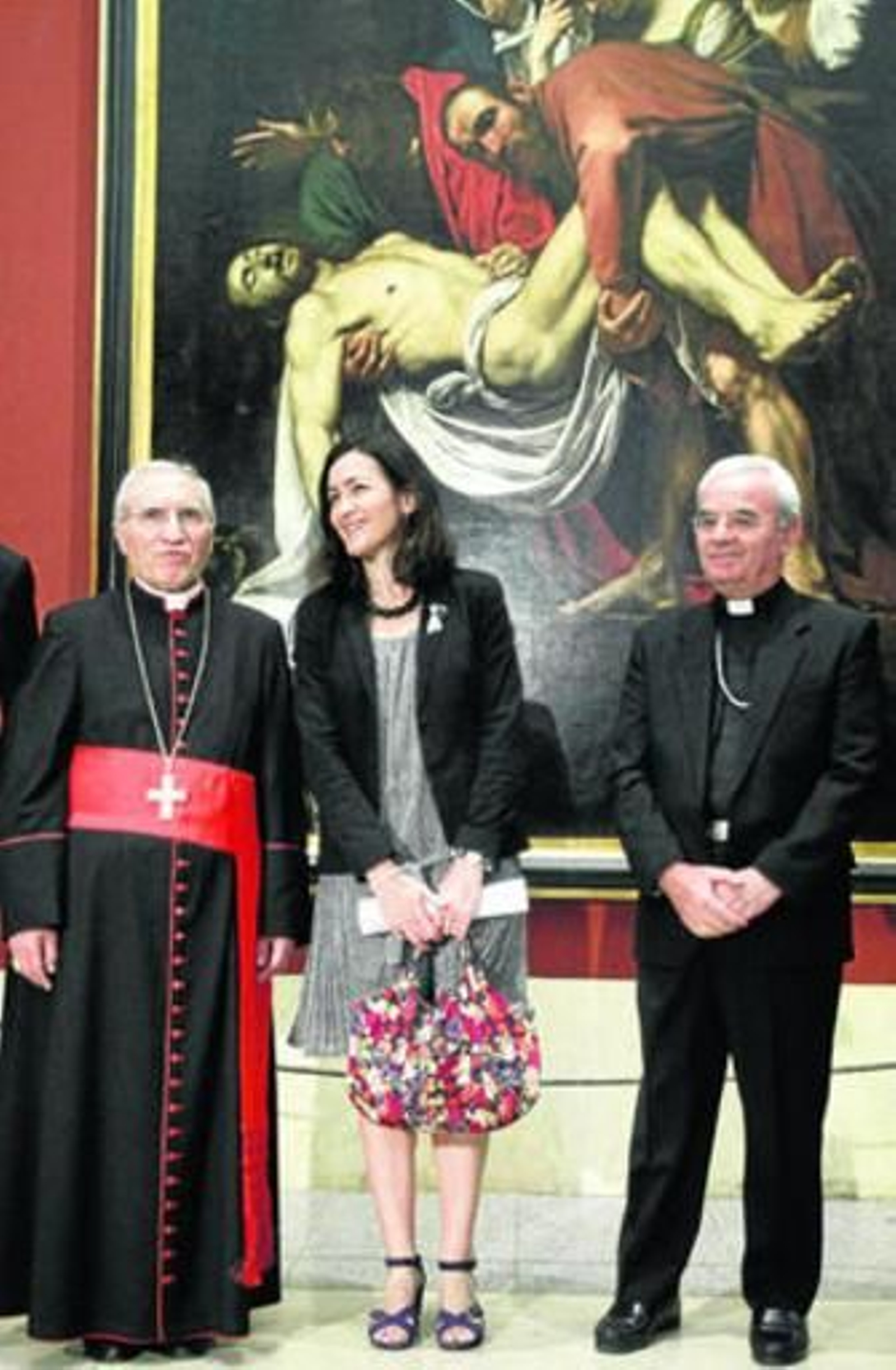 Rouco Varela, González-Sinde y Renzo Fratini, junto a la obra.