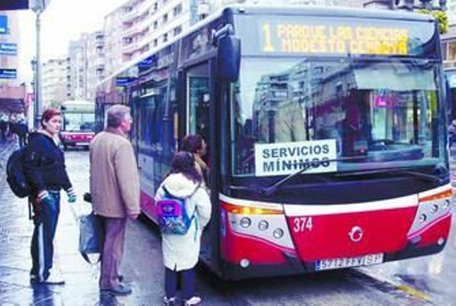 El paro se produjo entre las 6.00 y las 11.00 horas de ayer.