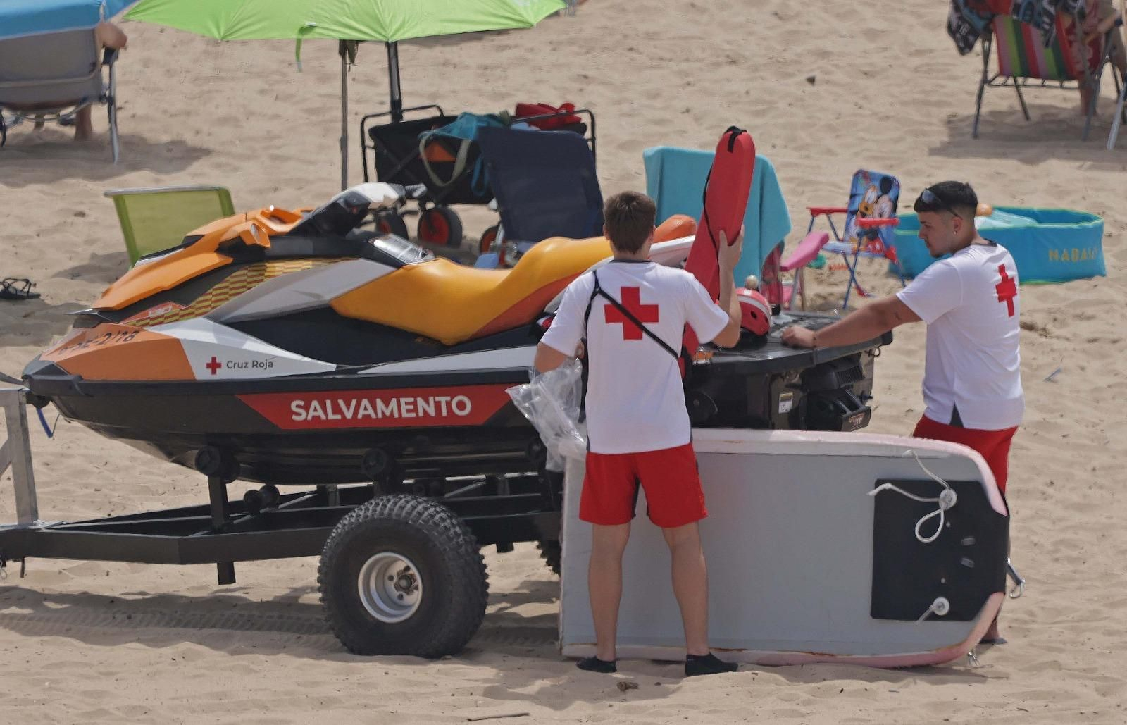 Algeciras inaugura la temporada de playas con gran afluencia de personas en Getares y El Rinconcillo