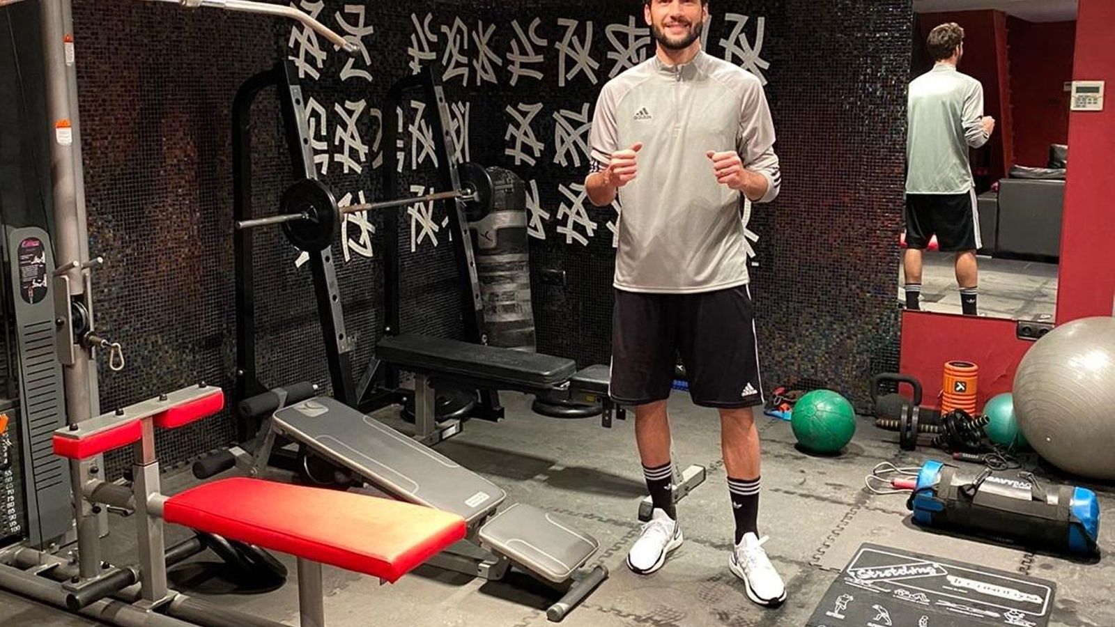 En el gimnasio de su casa.