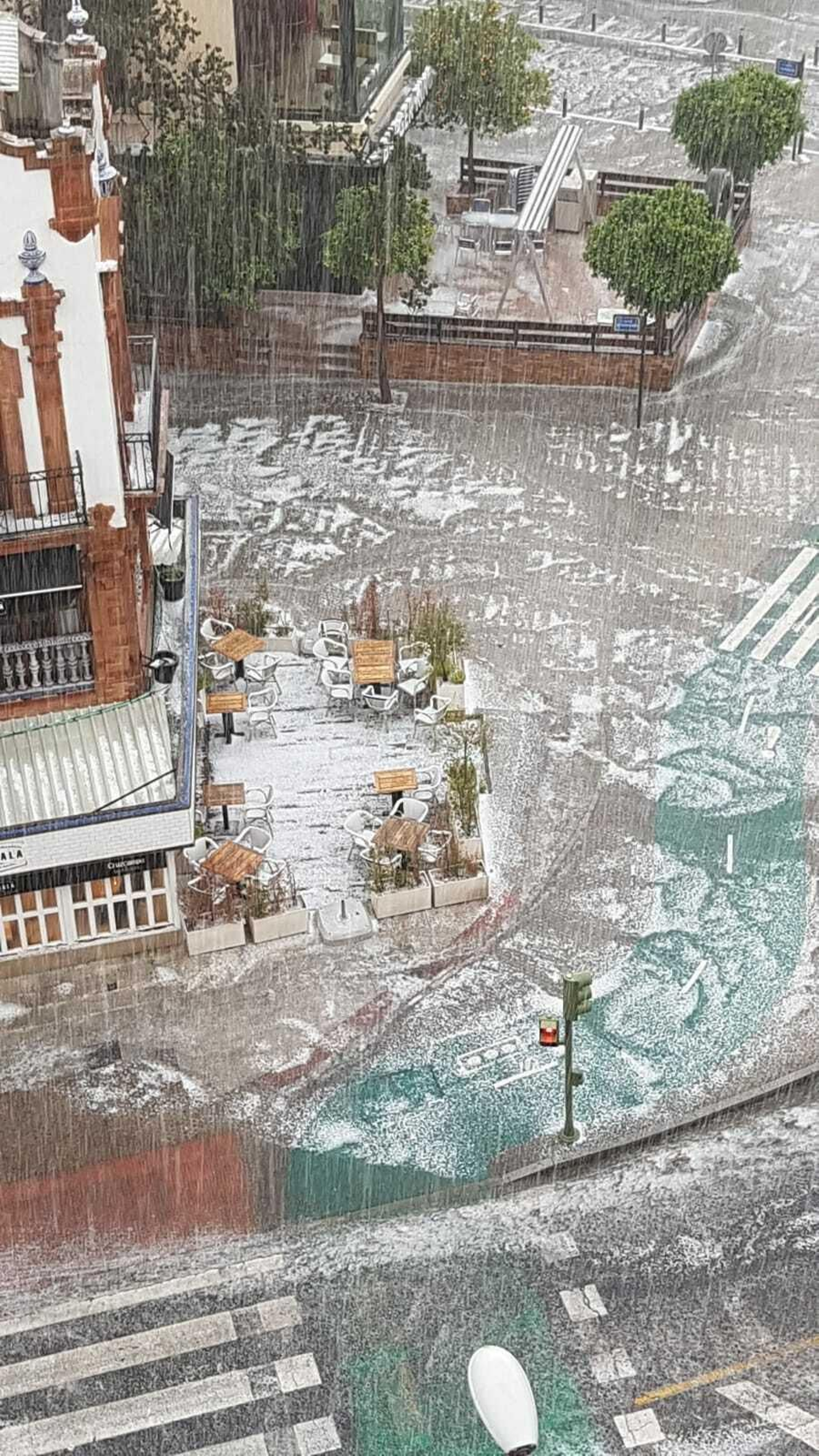 Intensa granizada en el Jueves Santo en Sevilla