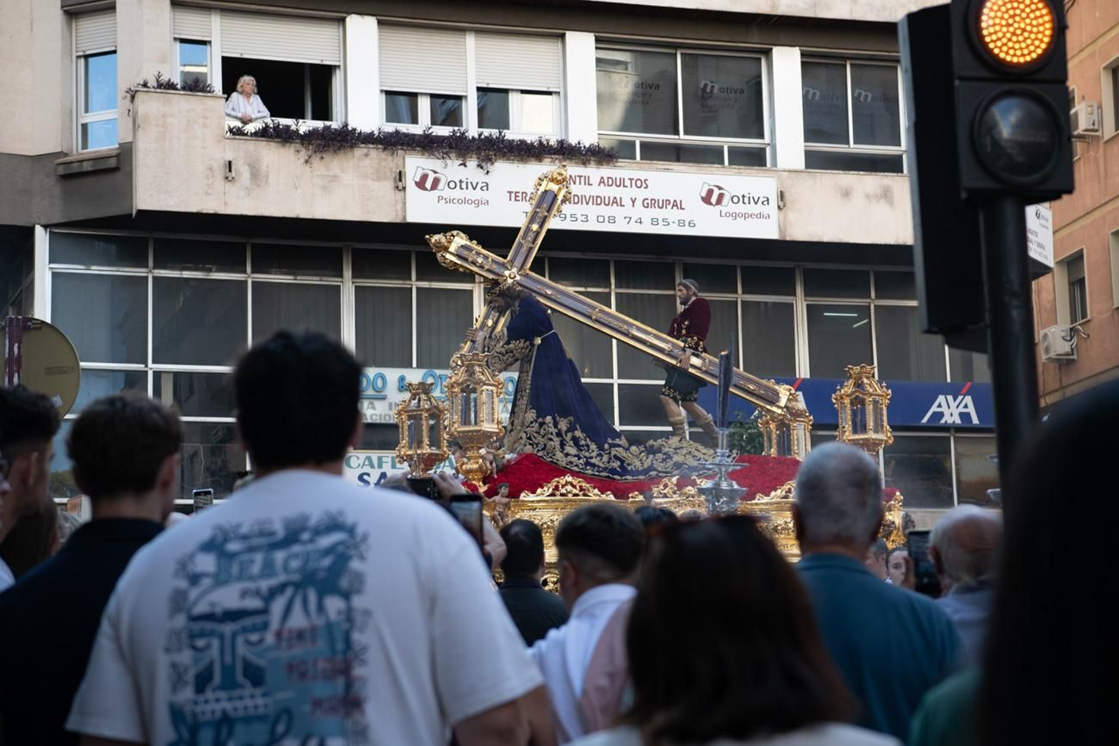 El pueblo de Jaén abraza con solemnidad a El Abuelo en la Magna, en imágenes