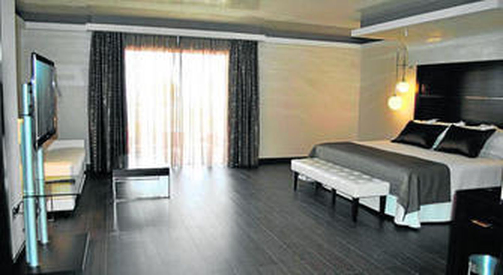 Benalmádena abre un hotel 'cinco estrellas' a pie de playa