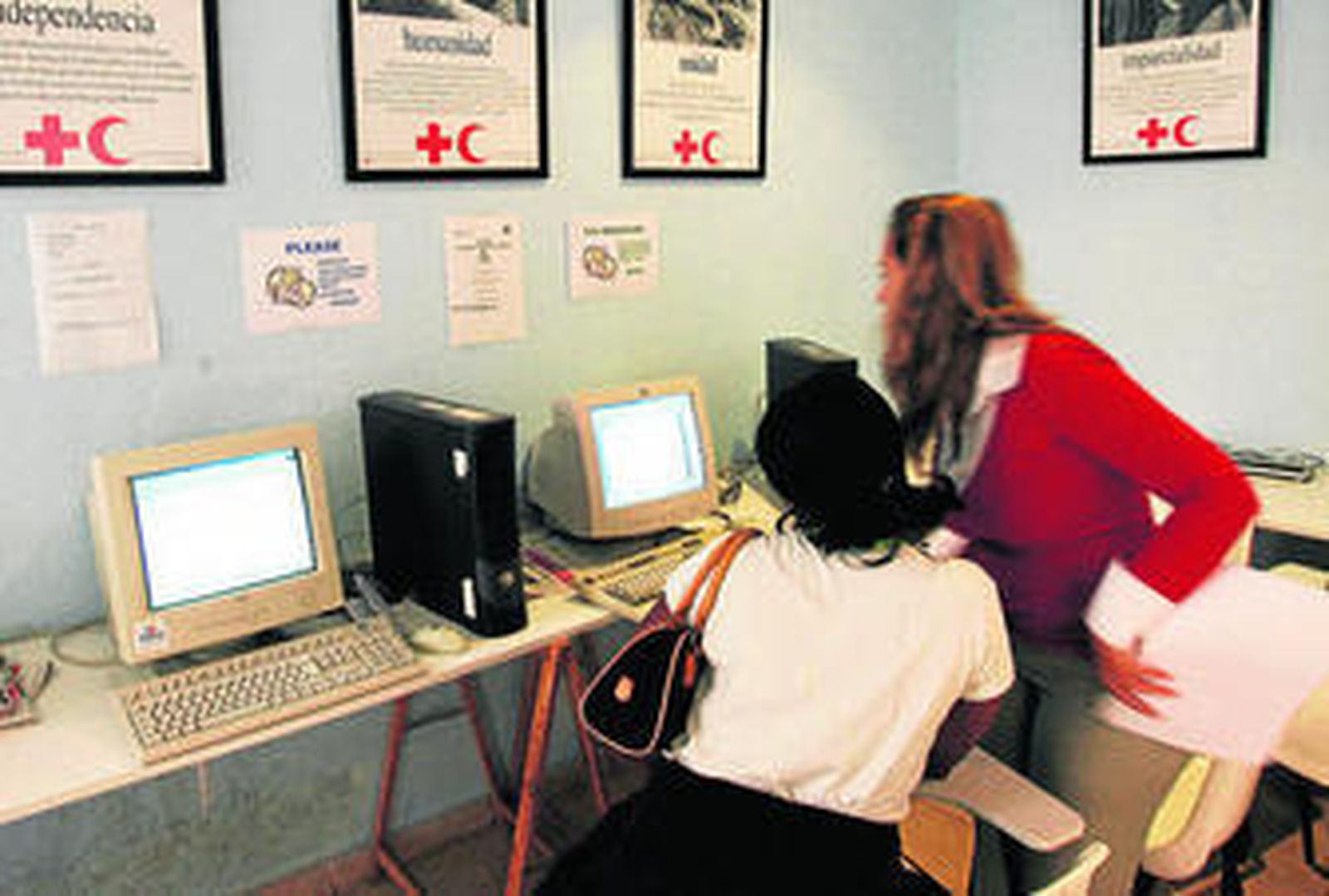 El servicio de ayuda al empleo de Cruz Roja.