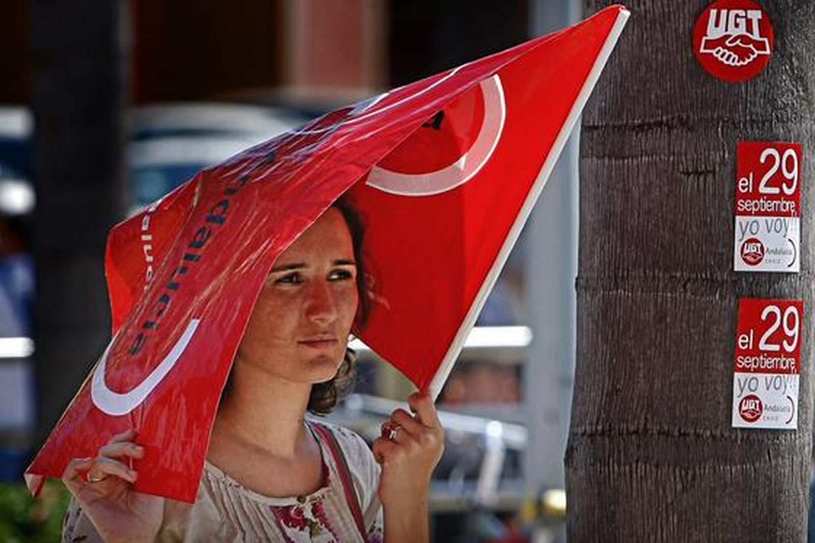 Los piquetes tomaron el centro de la capital desde primera hora de la mañana para impedir la apertura de comercios y empresas. /Julio González