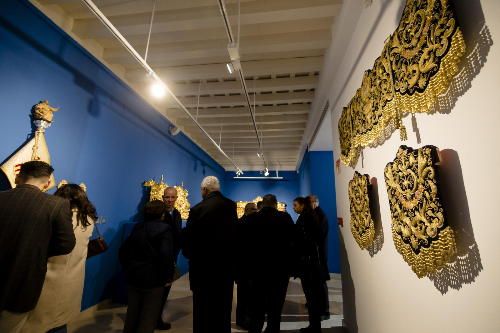 Imágenes de la exposición "Estrenos Semana Santa 2024" en la sede de la Fundación Cajasol