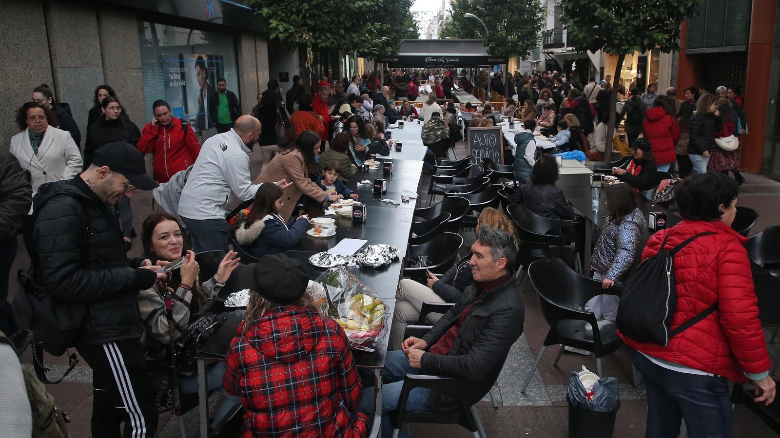 Fotos del II Roscón de Reyes gigante en Algeciras