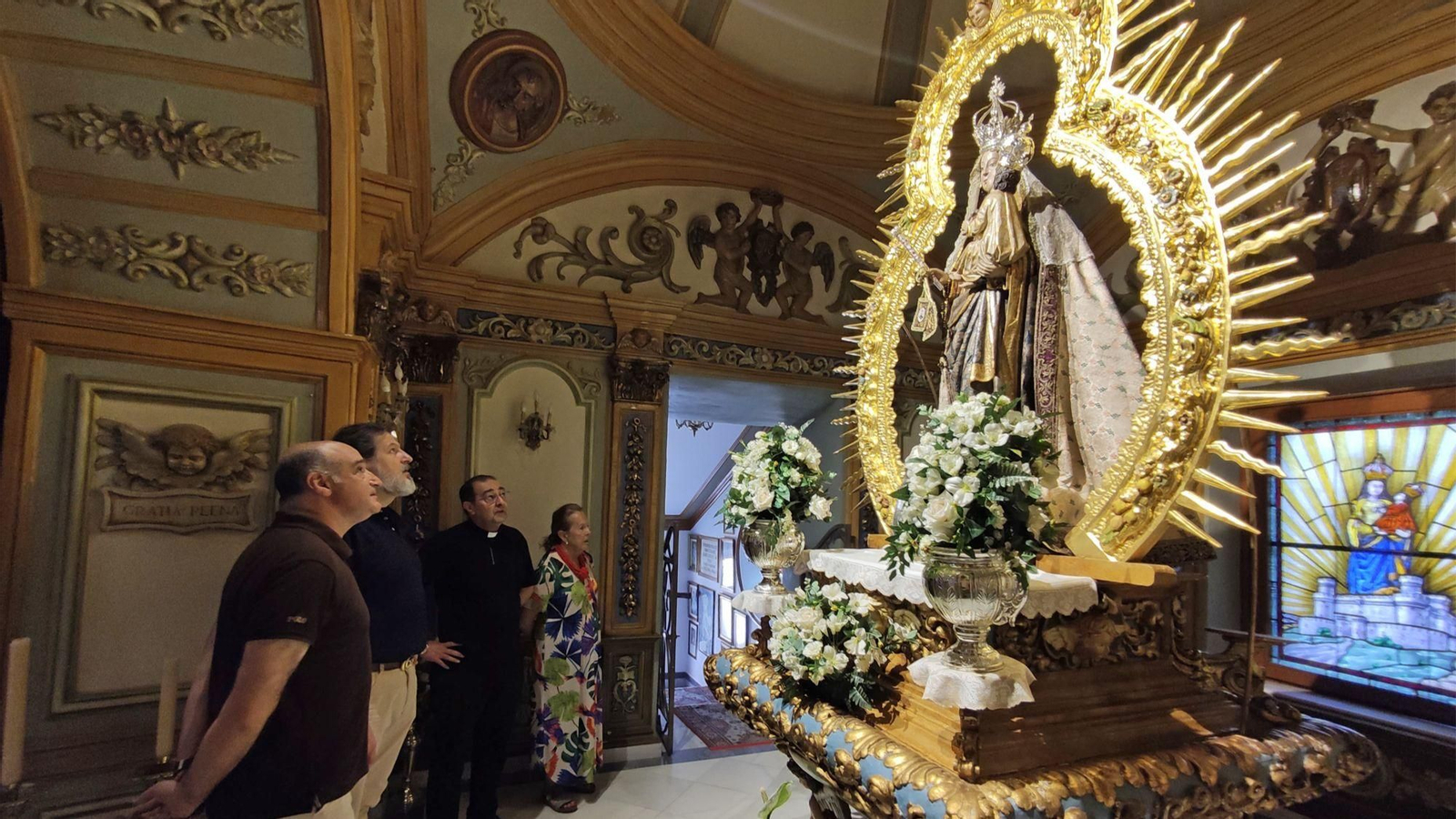 Visita al camarín de la Virgen del Alcázar.