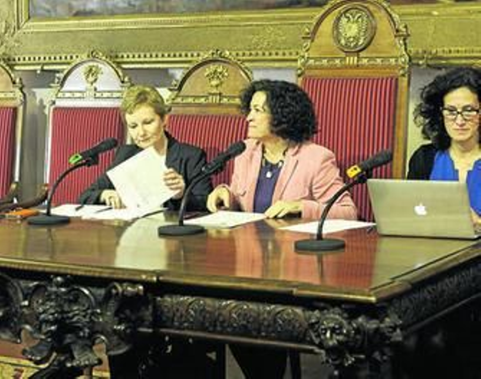 La rectora y la vicerrectora de Internacionalización presentaron ayer la nueva convocatoria Erasmus.