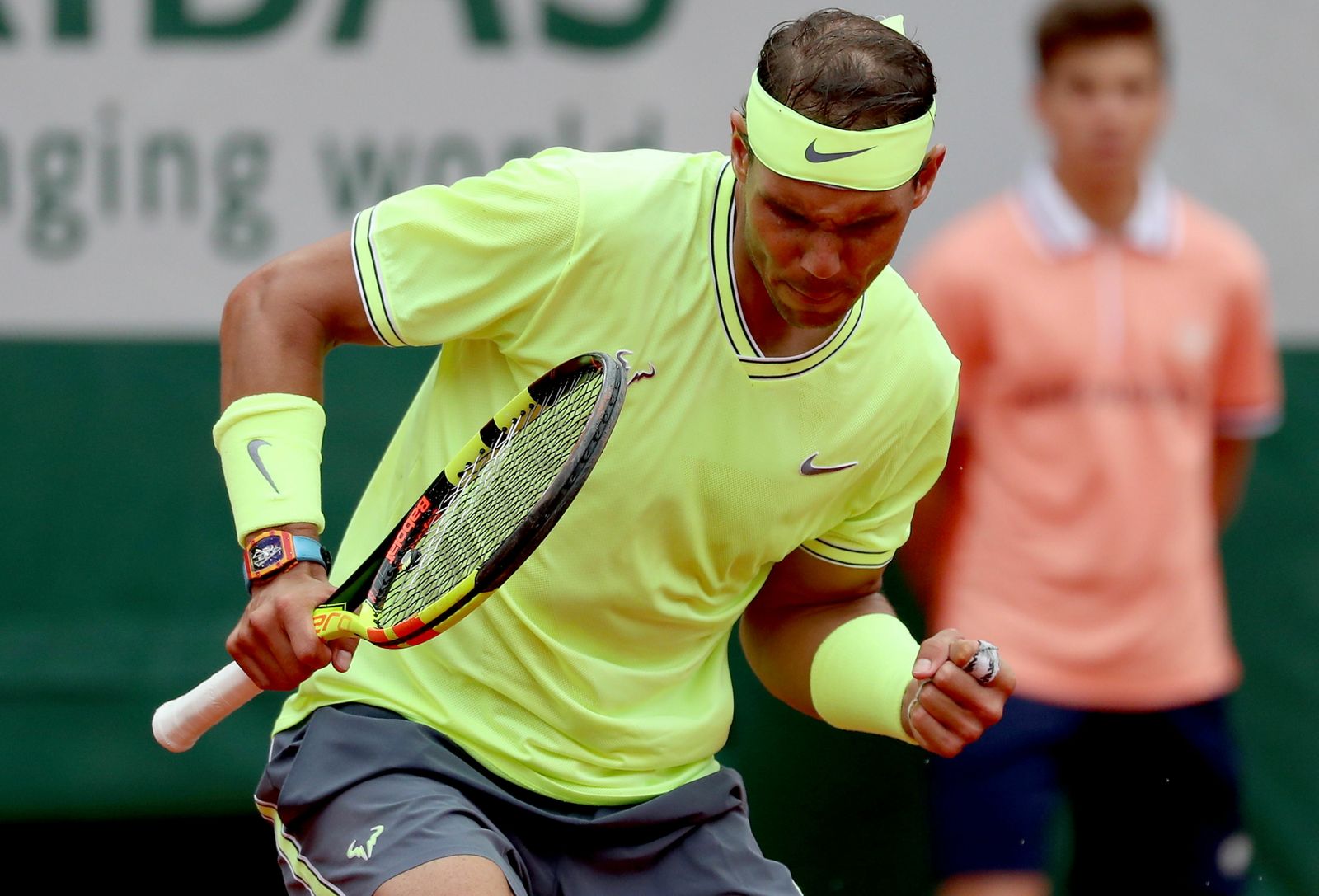 Rafa Nadal celebra un punto durante la final de hoy en París.