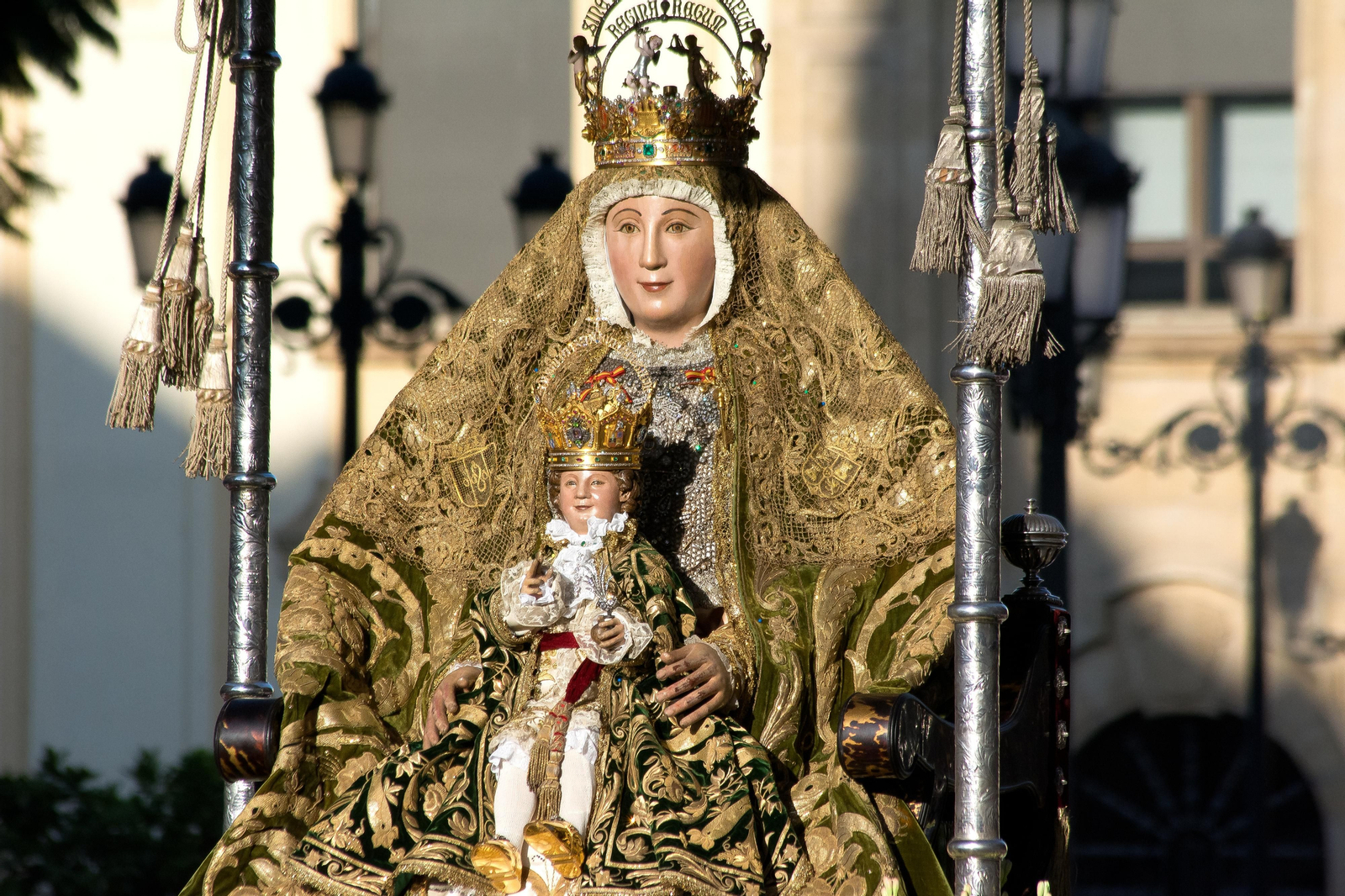 El sol del 15 de agosto iluminó a la Virgen de los Reyes