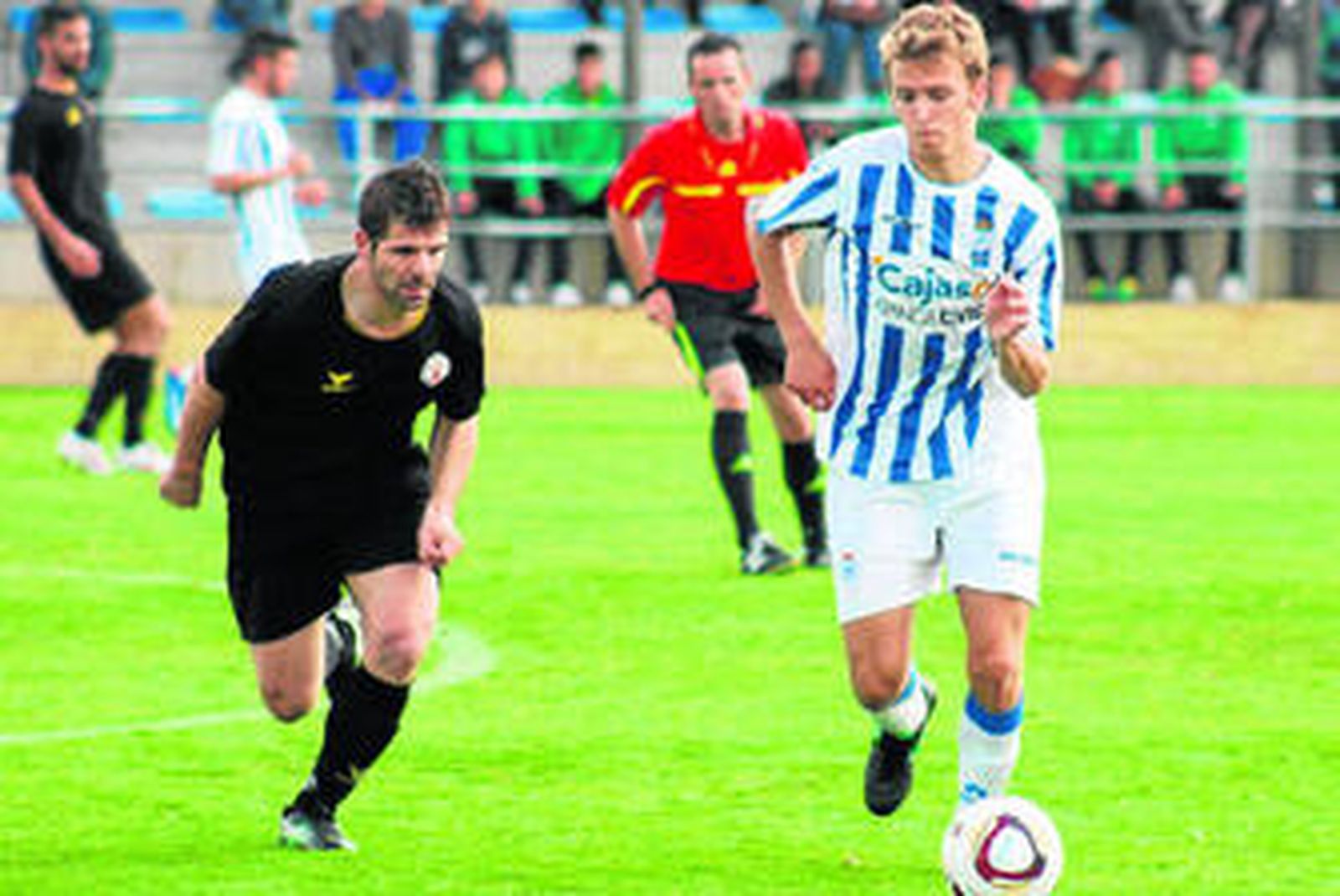 Jorge Merino fue suspendido por un encuentro y será una baja importante para el Recre B para el domingo.