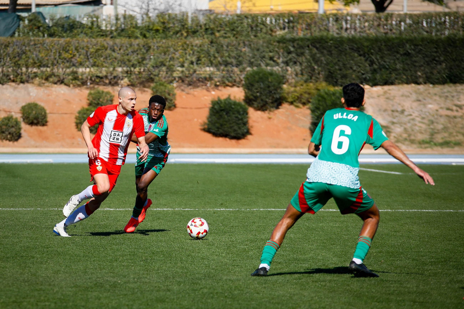 Las imágenes de Segunda RFEF entre Almeria B y recreativo de Granada