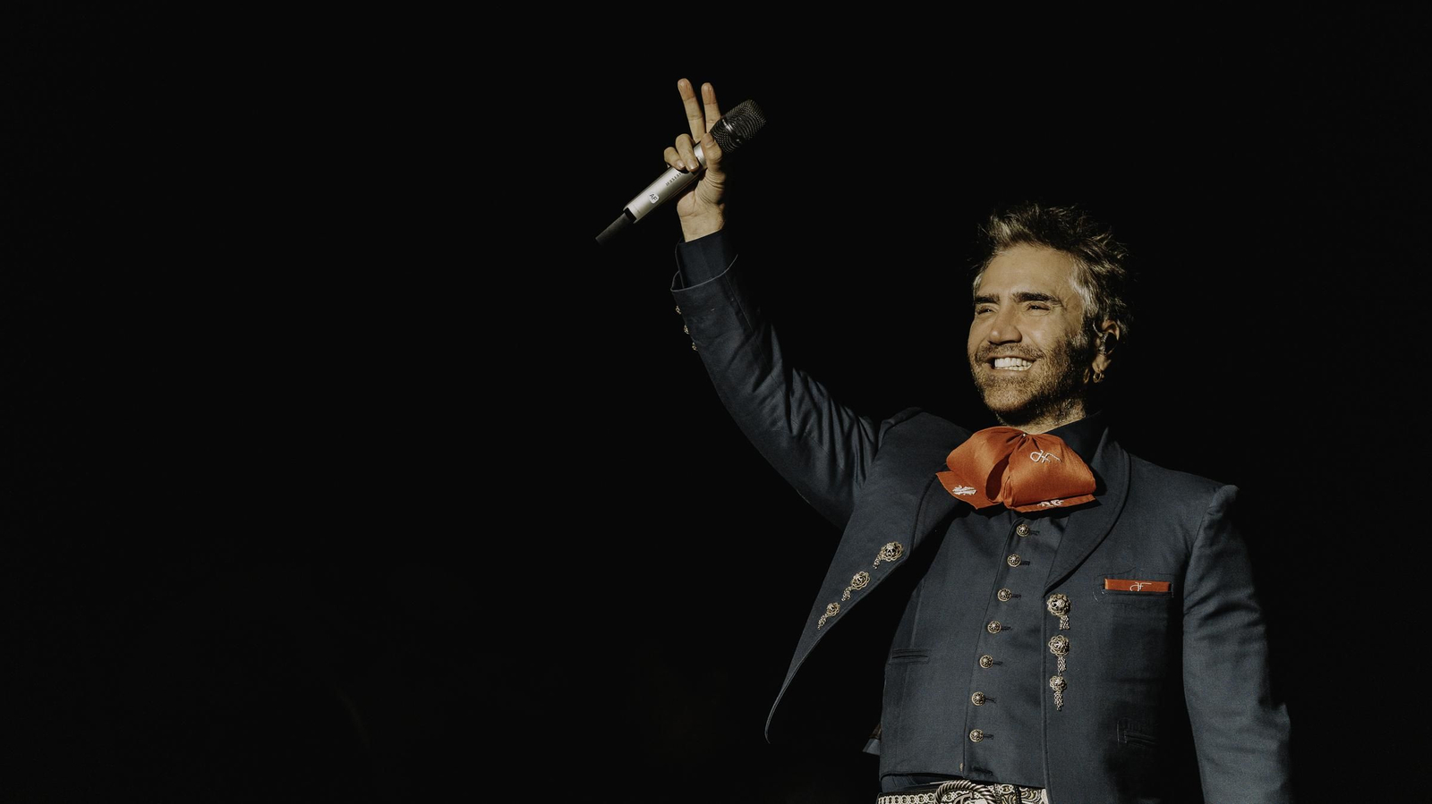 Alejandro Fernández promete fuertes emociones en su próxima gira por España.