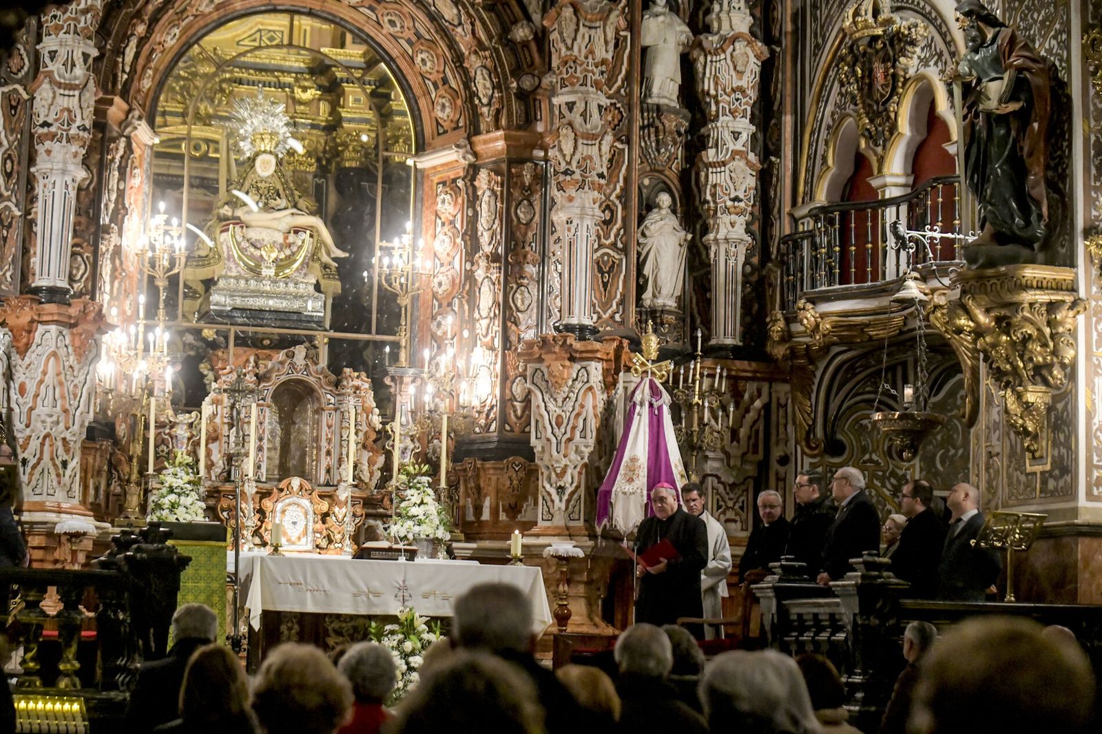 Así ha sido el rosario por la salud del Papa en Granada