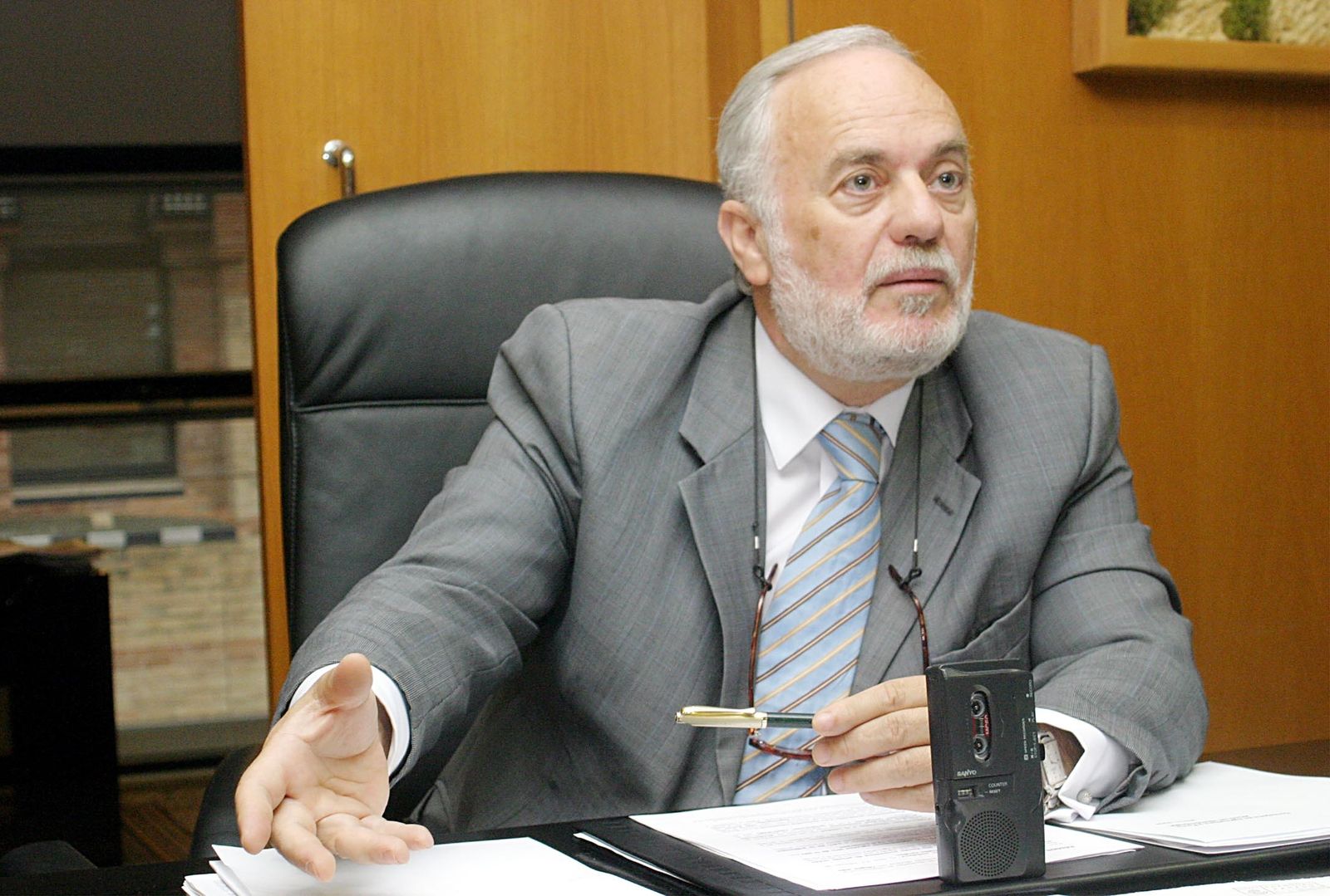 Isaías Pérez Saldaña, durante una entrevista en su etapa como consejero.