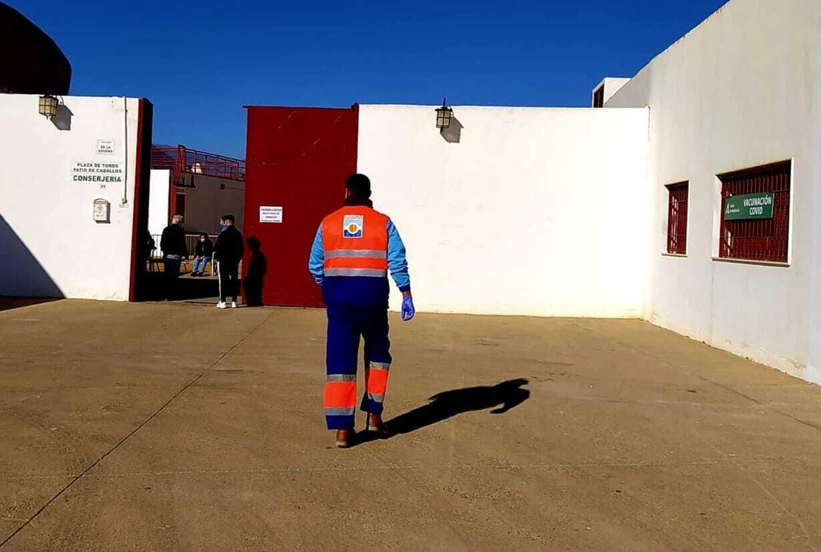 Nuevo punto de vacunación sin cita habilitado en la plaza de Toros de Roquetas